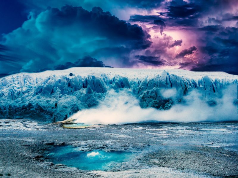 北極の氷山イメージ