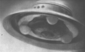 アダムスキーが撮影したというUFOの写真